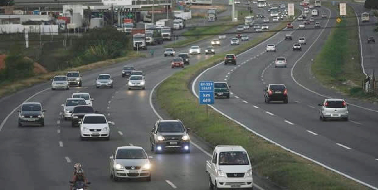 Farol baixo durante o dia será obrigatório em rodovias a partir de sexta