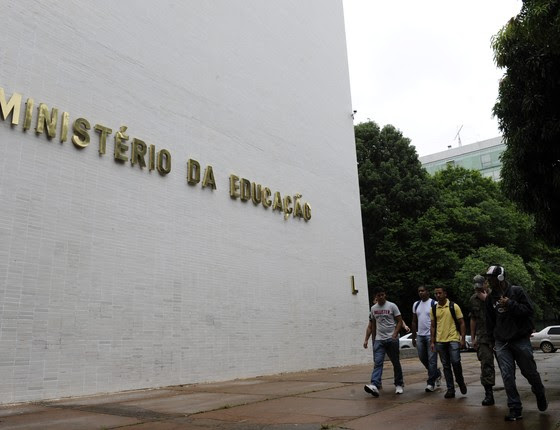 Órgãos federais jogam dinheiro fora em pregões